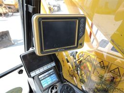KOMATSU HB215 + GPS