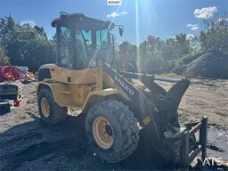 Volvo L30G Wheel Loader w/ Bucket and Forks. 2100 hours!