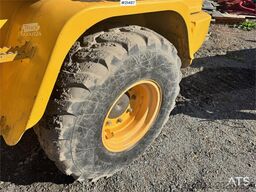 Volvo L30G Wheel Loader w/ Bucket and Forks. 2100 hours!