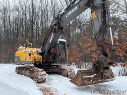 Volvo EC250DNL with 3 excavator buckets