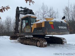 Volvo EC250DNL with 3 excavator buckets