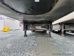 Schmitz SKO 24 refrigerated box semi-trailer with freezer