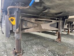 Schmitz SKO 24 refrigerated box semi-trailer with freezer