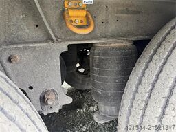 Schmitz SKO 24 refrigerated box semi-trailer with freezer