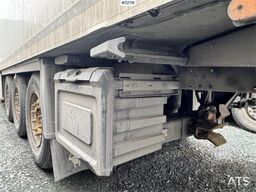 Schmitz refrigerated/freezer semi-trailer with unit – trai