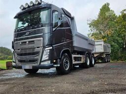 Volvo FM 540 with Maur triple trailer