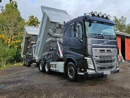 Volvo FM 540 with Maur triple trailer