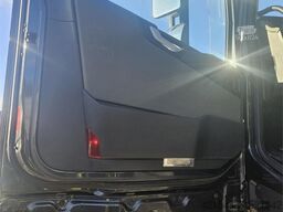 Volvo FM 540 with Maur triple trailer