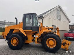 CASE 721B Wheel Loader with bucket