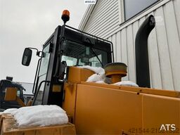 CASE 721B Wheel Loader with bucket
