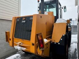 CASE 721B Wheel Loader with bucket