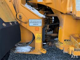 CASE 721B Wheel Loader with bucket