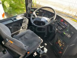 Setra S328