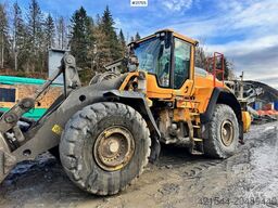 Volvo L180H Wheel Loader w/ Bucket.