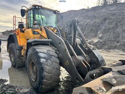 Volvo L180H Wheel Loader w/ Bucket.