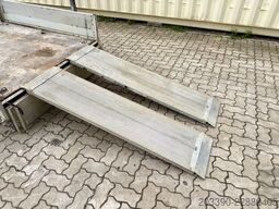 KOCH Baumaschinenanhänger / Rampen / TÜV Januar 2027