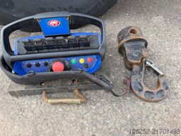 Volvo FMX 500 8x4 TRIDEM HOOKLIFT + CRANE HMF 2320 K4...