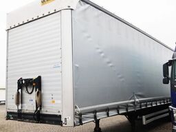Wielton Mega Trailer with Terberg King Lifter contructi...