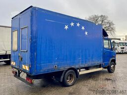 Mercedes-Benz Vario 812D closed box