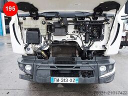 RENAULT D 14 SLEEPER CAB