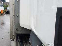 RENAULT D 14 SLEEPER CAB