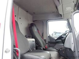 RENAULT D 14 SLEEPER CAB