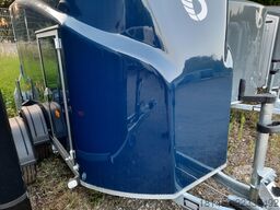 Cheval Liberté Debon Anhänger Polycargo 1300 blau Seitentür Pullman 100km/H direkt online verfügbar