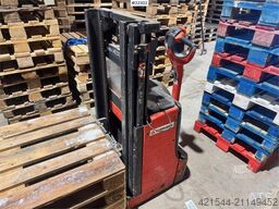 Linde D06 pallet stacker