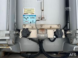 Tyllis Jumbo curtain side semi-trailer