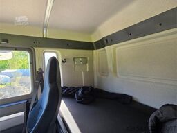MAN TGM 15.250 Box Truck with Refrigeration/Freezer Un