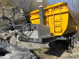 Maur Bilpåbygg 3-axle tipping semi-trailer for sale as a repair o