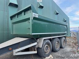 Maur triple-axle trailer