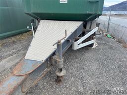 Maur triple-axle trailer