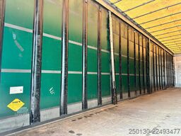 SCHMITZ CARGOBULL SCB*S3T MegaTrailer Curtainsider Edscha