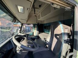 Volvo FM 420 6X2 8.1M Koffer Stuuras