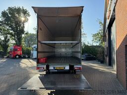 Volvo FM 420 6X2 8.1M Koffer Stuuras