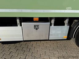 Volvo FM 420 6X2 8.1M Koffer Stuuras