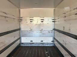 Volvo FM 420 6X2 8.1M Koffer Stuuras