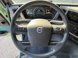 Volvo FM 420 6X2 8.1M Koffer Stuuras