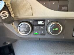 Volvo FM 420 6X2 8.1M Koffer Stuuras