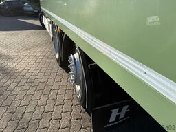 Volvo FM 420 6X2 8.1M Koffer Stuuras