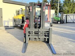 Combilift C3000CB GAS TRIPLEX 4900 FREE-LIFT