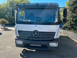 MERCEDES-BENZ 821 Atego Pritsche mit HIAB 066D Kran