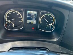 MERCEDES-BENZ 821 Atego Pritsche mit HIAB 066D Kran