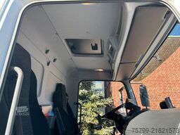 MERCEDES-BENZ 821 Atego Pritsche mit HIAB 066D Kran