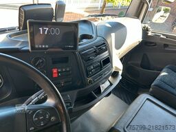 MERCEDES-BENZ 821 Atego Pritsche mit HIAB 066D Kran