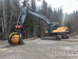 Volvo EC240CL crawler excavator w/ two buckets and power