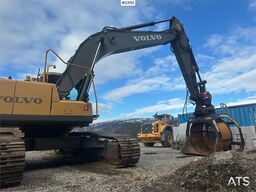 Volvo EC240CL crawler excavator w/ two buckets and power