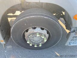 Mercedes-Benz AXOR 1829 4x2 chassis cab