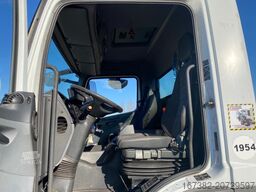 Mercedes-Benz AXOR 1829 4x2 chassis cab